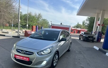 Hyundai Solaris II рестайлинг, 2011 год, 585 000 рублей, 6 фотография