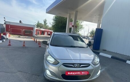 Hyundai Solaris II рестайлинг, 2011 год, 585 000 рублей, 5 фотография