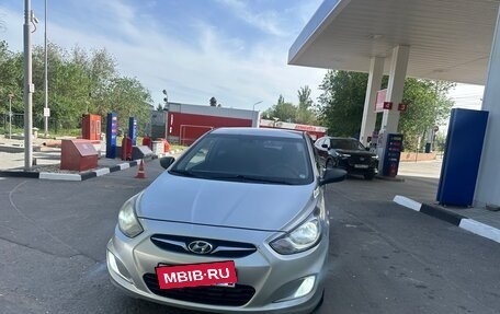 Hyundai Solaris II рестайлинг, 2011 год, 585 000 рублей, 2 фотография