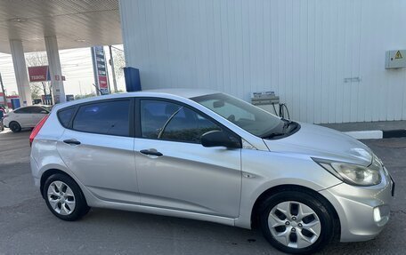 Hyundai Solaris II рестайлинг, 2011 год, 585 000 рублей, 10 фотография