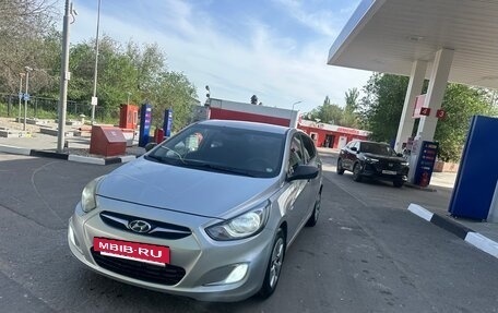 Hyundai Solaris II рестайлинг, 2011 год, 585 000 рублей, 3 фотография