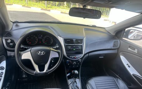 Hyundai Solaris II рестайлинг, 2011 год, 585 000 рублей, 24 фотография