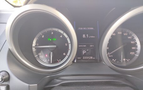 Toyota Land Cruiser Prado 150 рестайлинг 2, 2014 год, 3 500 000 рублей, 22 фотография