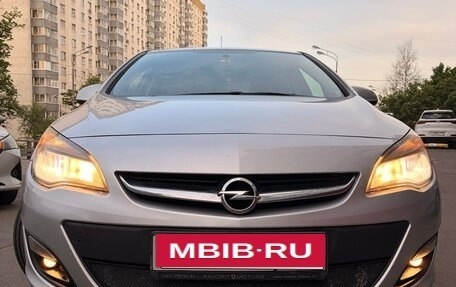 Opel Astra J, 2014 год, 799 999 рублей, 2 фотография