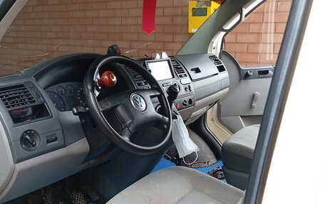 Volkswagen Transporter T5 рестайлинг, 2004 год, 1 000 000 рублей, 2 фотография