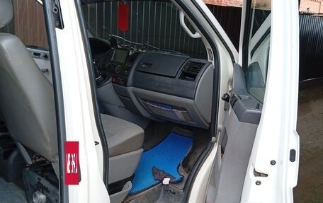 Volkswagen Transporter T5 рестайлинг, 2004 год, 1 000 000 рублей, 3 фотография