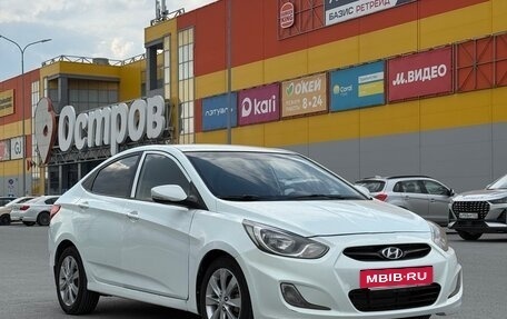 Hyundai Solaris II рестайлинг, 2011 год, 700 000 рублей, 2 фотография