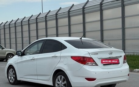 Hyundai Solaris II рестайлинг, 2011 год, 700 000 рублей, 4 фотография