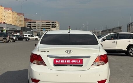 Hyundai Solaris II рестайлинг, 2011 год, 700 000 рублей, 5 фотография