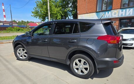 Toyota RAV4, 2015 год, 1 695 000 рублей, 4 фотография