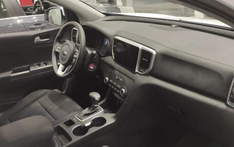 KIA Sportage IV рестайлинг, 2021 год, 2 750 000 рублей, 2 фотография