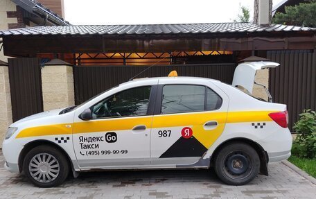 Renault Logan II, 2018 год, 300 000 рублей, 1 фотография
