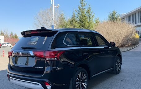 Mitsubishi Outlander III рестайлинг 3, 2021 год, 2 000 000 рублей, 5 фотография