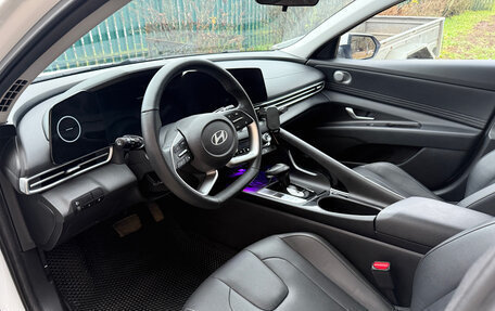 Hyundai Elantra, 2023 год, 2 050 000 рублей, 4 фотография