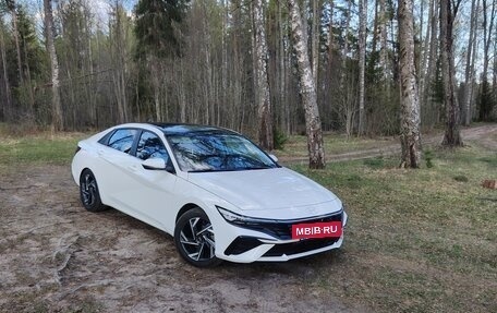 Hyundai Elantra, 2023 год, 2 050 000 рублей, 2 фотография