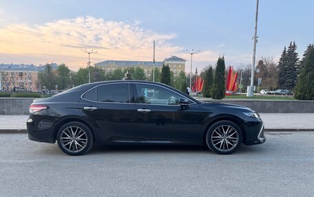 Toyota Camry, 2022 год, 3 890 000 рублей, 3 фотография