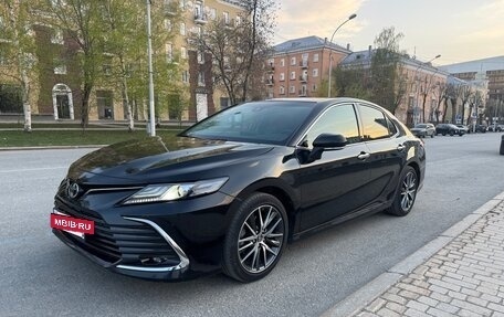 Toyota Camry, 2022 год, 3 890 000 рублей, 2 фотография