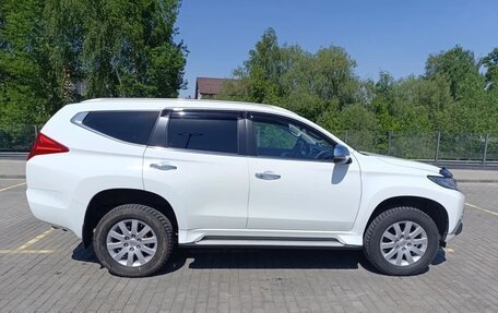Mitsubishi Pajero Sport III рестайлинг, 2017 год, 3 050 000 рублей, 3 фотография