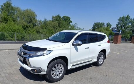 Mitsubishi Pajero Sport III рестайлинг, 2017 год, 3 050 000 рублей, 6 фотография