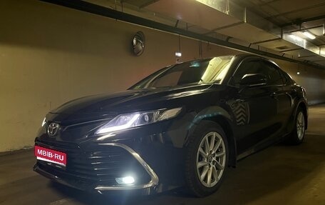 Toyota Camry, 2021 год, 1 990 000 рублей, 1 фотография