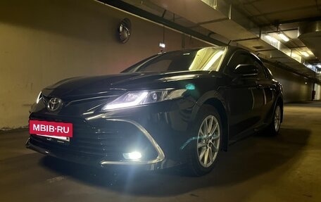 Toyota Camry, 2021 год, 1 990 000 рублей, 2 фотография