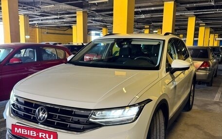 Volkswagen Tiguan II, 2021 год, 2 900 000 рублей, 10 фотография