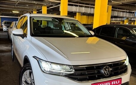 Volkswagen Tiguan II, 2021 год, 2 900 000 рублей, 8 фотография