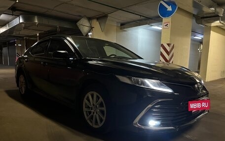 Toyota Camry, 2021 год, 1 990 000 рублей, 4 фотография