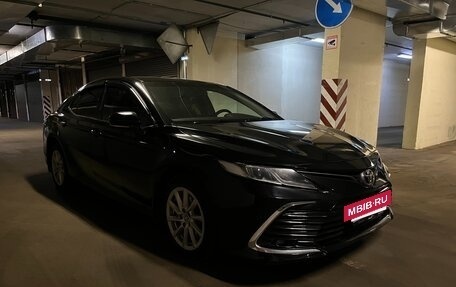 Toyota Camry, 2021 год, 1 990 000 рублей, 10 фотография