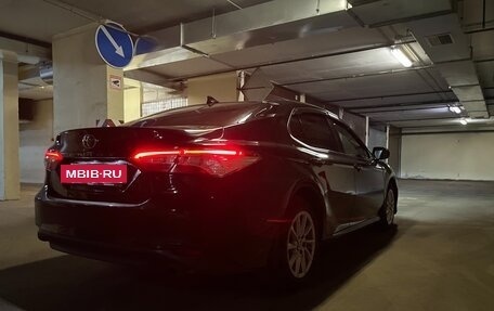 Toyota Camry, 2021 год, 1 990 000 рублей, 5 фотография