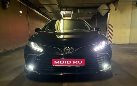 Toyota Camry, 2021 год, 1 990 000 рублей, 3 фотография