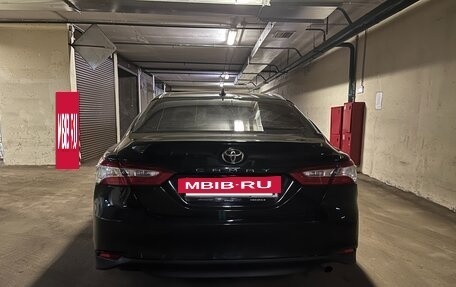 Toyota Camry, 2021 год, 1 990 000 рублей, 8 фотография