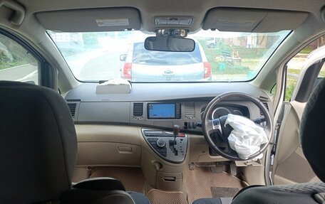 Toyota ISis I, 2010 год, 700 000 рублей, 15 фотография