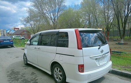Toyota ISis I, 2010 год, 700 000 рублей, 20 фотография