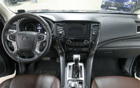 Mitsubishi Pajero Sport III рестайлинг, 2018 год, 3 398 000 рублей, 7 фотография
