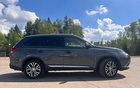 Mitsubishi Outlander III рестайлинг 3, 2015 год, 1 650 000 рублей, 3 фотография