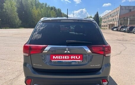 Mitsubishi Outlander III рестайлинг 3, 2015 год, 1 650 000 рублей, 5 фотография