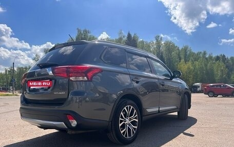 Mitsubishi Outlander III рестайлинг 3, 2015 год, 1 650 000 рублей, 4 фотография