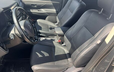 Mitsubishi Outlander III рестайлинг 3, 2015 год, 1 650 000 рублей, 13 фотография