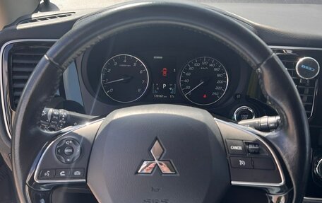Mitsubishi Outlander III рестайлинг 3, 2015 год, 1 650 000 рублей, 15 фотография