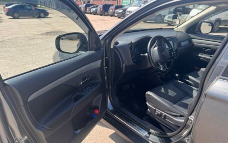 Mitsubishi Outlander III рестайлинг 3, 2015 год, 1 650 000 рублей, 11 фотография