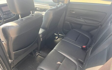Mitsubishi Outlander III рестайлинг 3, 2015 год, 1 650 000 рублей, 20 фотография