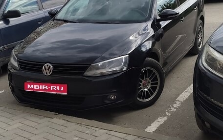 Volkswagen Jetta VI, 2013 год, 815 000 рублей, 1 фотография