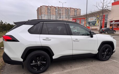 Toyota RAV4, 2021 год, 4 100 000 рублей, 3 фотография