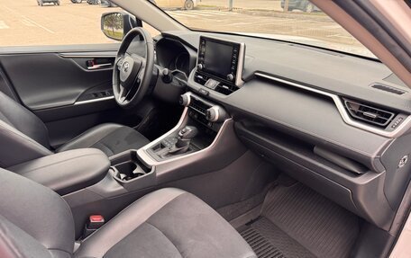 Toyota RAV4, 2021 год, 4 100 000 рублей, 7 фотография
