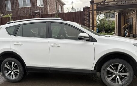 Toyota RAV4, 2016 год, 2 400 000 рублей, 3 фотография
