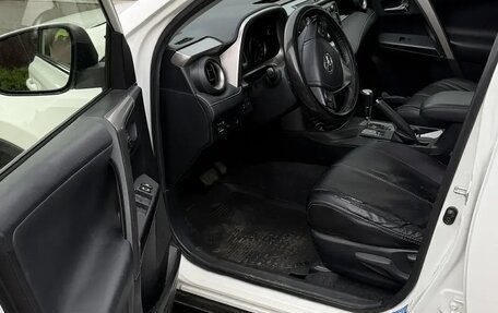 Toyota RAV4, 2016 год, 2 400 000 рублей, 5 фотография
