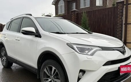 Toyota RAV4, 2016 год, 2 400 000 рублей, 2 фотография