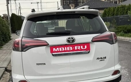 Toyota RAV4, 2016 год, 2 400 000 рублей, 4 фотография