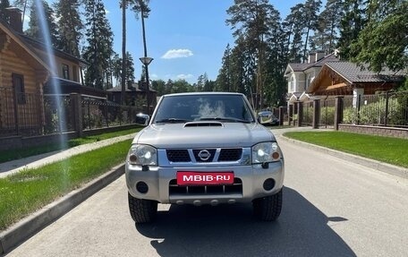 Nissan NP300, 2012 год, 855 000 рублей, 1 фотография